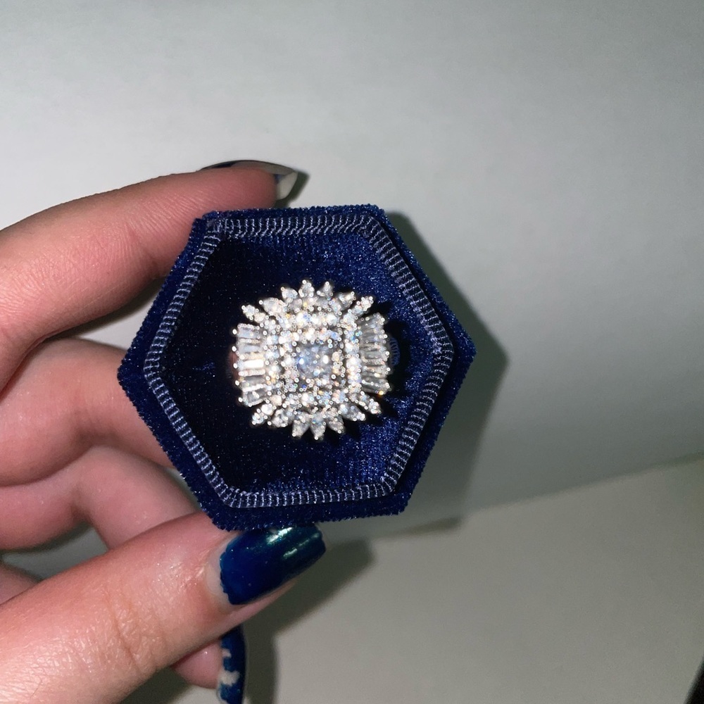 Silver Cluster Statement Ring - Picture 3 of 17